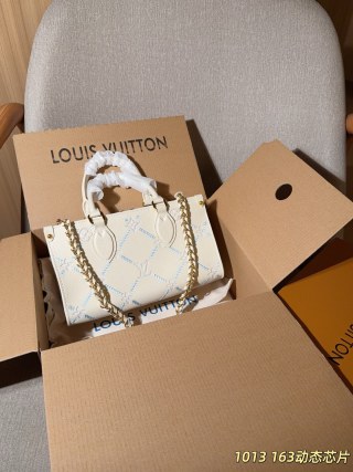 LV OnTheGo East West 压纹托特包 冰激凌色系列